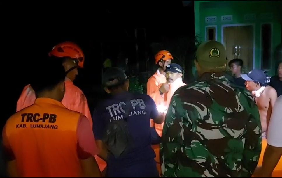 Masyarakat Diminta Patuhi Arahan Petugas Evakuasi dalam Menghadapi Banjir di Lumajang