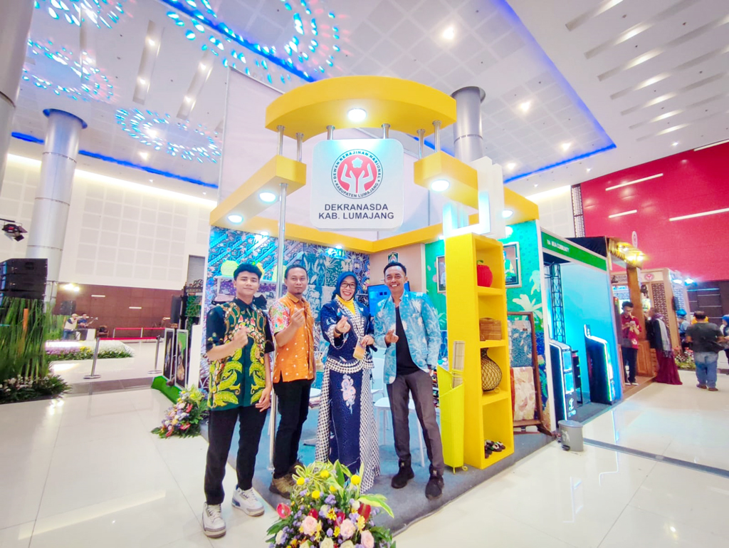 Dekranasda Lumajang Raih Penghargaan Design Stand Terbaik dalam Batik Bordir dan Aksesoris Fair 2024